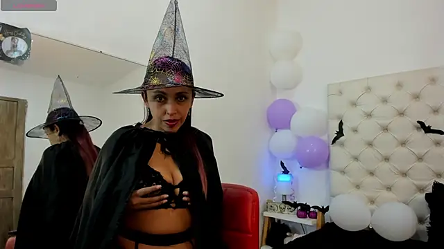 Snapshot of valeriasweet_ chatting on October 12, 1:54 pm valeriasweet online show from October 12, 1:54 pm