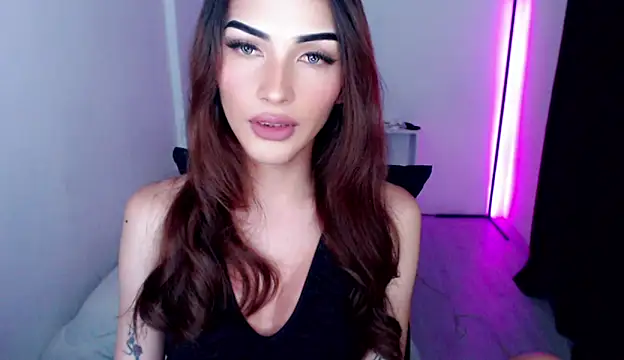 Snapshot of Alicegreenexx chatting on April 26, 12:19 am Alicegreenexx online show from April 26, 12:19 am
