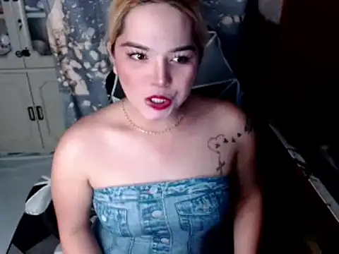 Snapshot of blonditax1111 chatting on October 22, 8:25 am blonditax1111 online show from October 22, 8:25 am