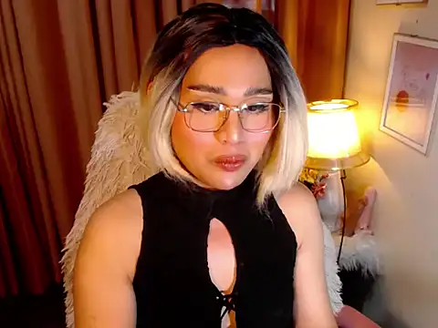 urmidnightcravingsxx online show from April 14, 12:49 am