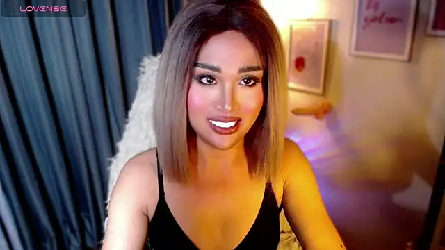 Snapshot of urmidnightcravingsxx chatting on May 27, 7:44 pm urmidnightcravingsxx online show from May 27, 7:44 pm