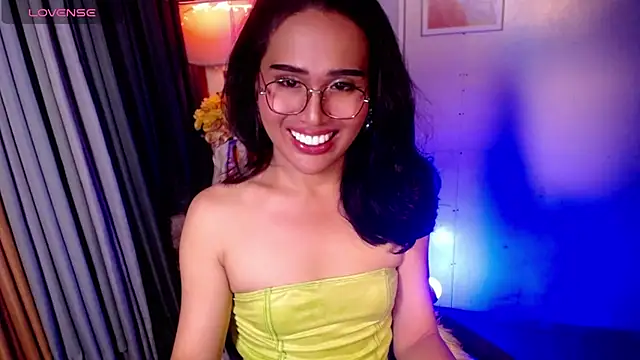 urmidnightcravingsxx online show from August 3, 6:34 am