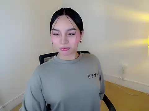 holly tabby online show from January 14, 9:20 pm