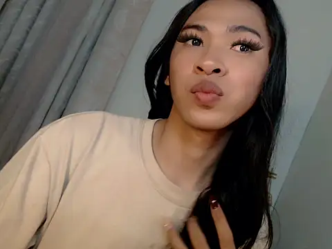 Annaloula online show from December 14, 1:49 pm