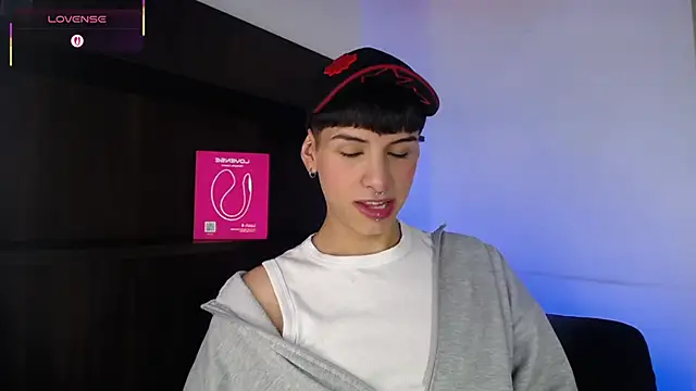 Snapshot of Ezra_Storm chatting on October 14, 5:08 am Ezra Storm online show from October 14, 5:08 am