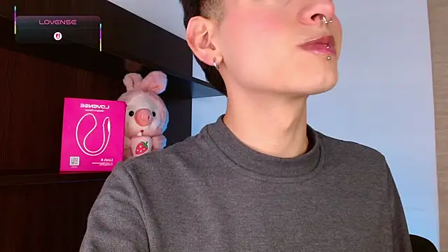 Snapshot of Ezra_Storm chatting on December 3, 4:42 am Ezra Storm online show from December 3, 4:42 am