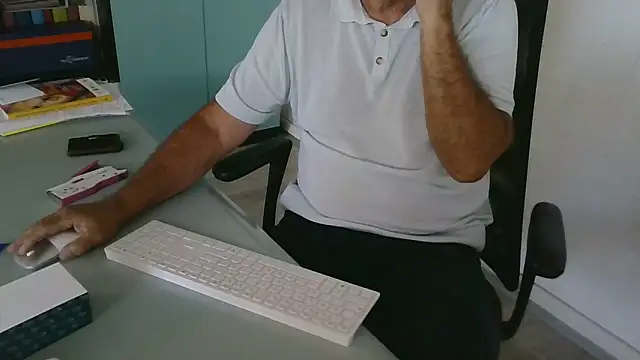 Snapshot of Bsxmaturo61 chatting on June 22, 12:46 pm Bsxmaturo61 online show from June 22, 12:46 pm