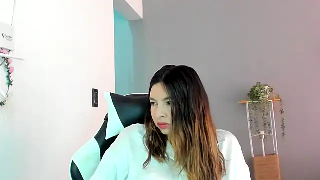 Snapshot of ADHARAMILLER__1111 chatting on May 27, 7:22 pm ADHARAMILLER 1111 online show from May 27, 7:22 pm