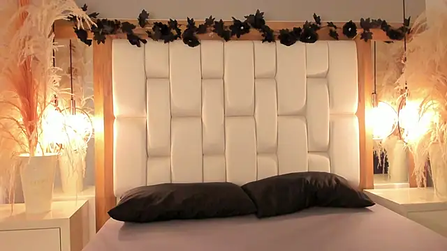 Daphne And Roger online show from November 12, 11:10 am