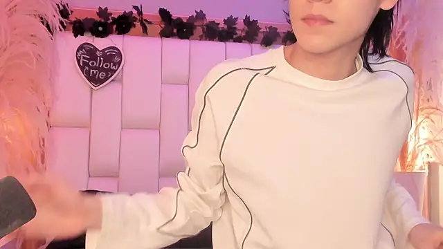 Daphne And Roger online show from April 11, 11:03 am