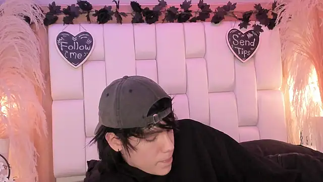 Daphne And Roger online show from April 15, 11:06 am