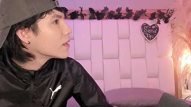 Daphne And Roger online show from April 18, 11:14 am