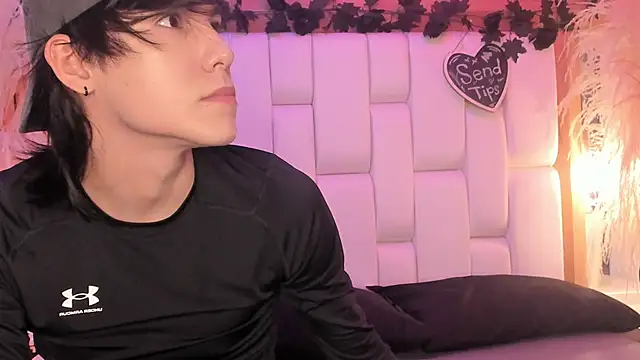 Daphne And Roger online show from April 21, 11:05 am