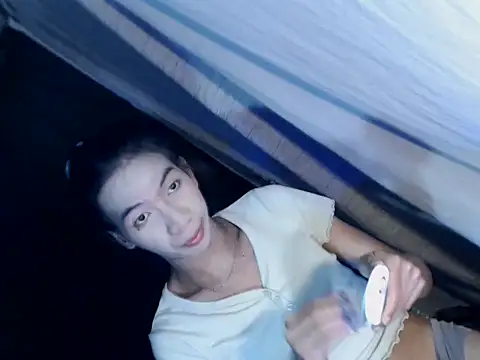 Snapshot of xyourdreamtrans chatting on October 1, 4:40 am xyourdreamtrans online show from October 1, 4:40 am