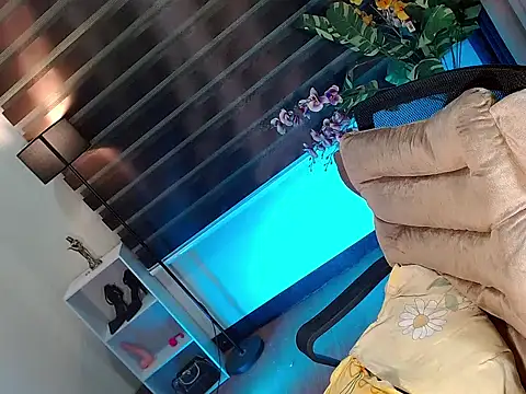 Snapshot of Bella_subhunterx chatting on September 16, 2:56 am Bella subhunterx online show from September 16, 2:56 am