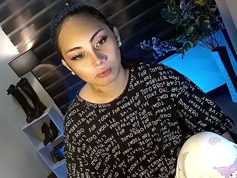 Snapshot of Bella_subhunterx chatting on November 6, 1:34 pm Bella subhunterx online show from November 6, 1:34 pm