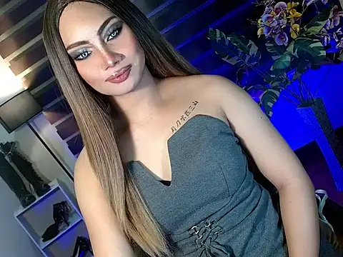 Snapshot of Bella_subhunterx chatting on November 22, 8:13 am Bella subhunterx online show from November 22, 8:13 am