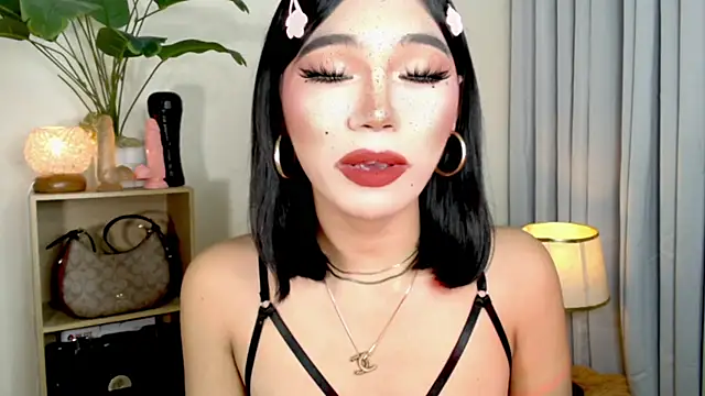 Snapshot of miyaa_Moore chatting on November 29, 8:01 pm miyaa Moore online show from November 29, 8:01 pm