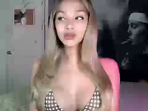 itsmekarinaaa online show from April 1, 1:41 pm