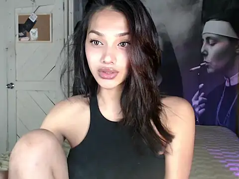 itsmekarinaaa online show from April 3, 3:32 pm