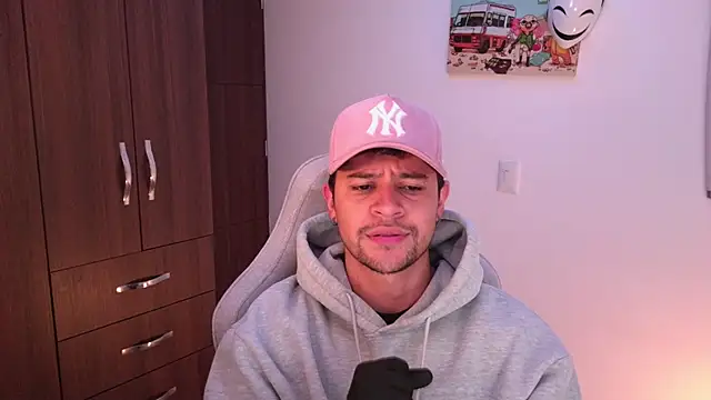 domsantiago  online show from November 22, 2:21 am