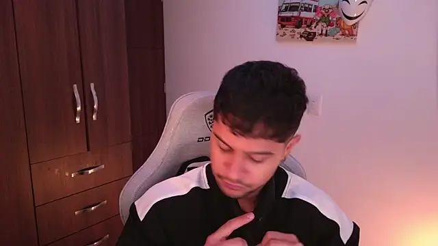 domsantiago  online show from December 2, 2:39 am