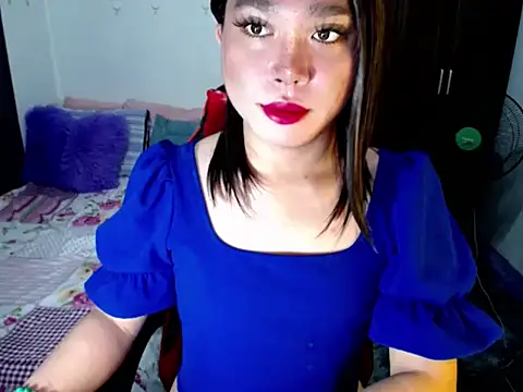 Snapshot of Urassiansweetcummer chatting on September 11, 12:22 am Urassiansweetcummer online show from September 11, 12:22 am