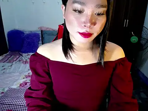 Snapshot of Urassiansweetcummer chatting on September 13, 1:49 am Urassiansweetcummer online show from September 13, 1:49 am