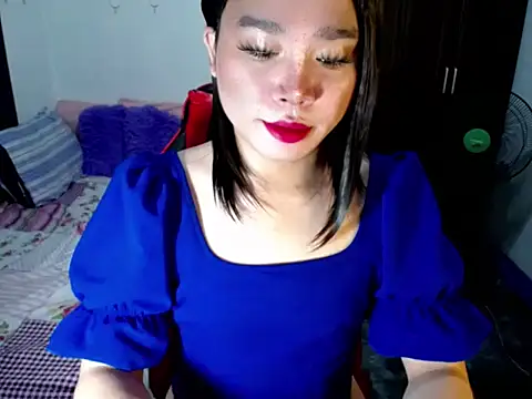 Snapshot of Urassiansweetcummer chatting on September 23, 1:52 am Urassiansweetcummer online show from September 23, 1:52 am