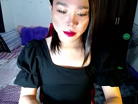 Snapshot of Urassiansweetcummer chatting on September 27, 12:59 am Urassiansweetcummer online show from September 27, 12:59 am