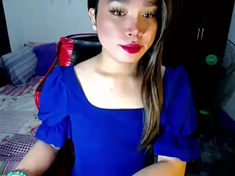 Snapshot of Urassiansweetcummer chatting on October 6, 1:47 am Urassiansweetcummer online show from October 6, 1:47 am