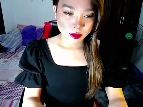 Snapshot of Urassiansweetcummer chatting on October 7, 1:47 am Urassiansweetcummer online show from October 7, 1:47 am