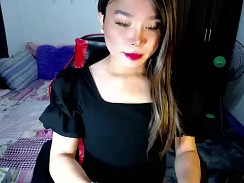 Snapshot of Urassiansweetcummer chatting on October 8, 2:14 pm Urassiansweetcummer online show from October 8, 2:14 pm