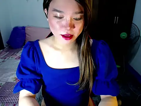 Snapshot of Urassiansweetcummer chatting on October 13, 2:22 am Urassiansweetcummer online show from October 13, 2:22 am