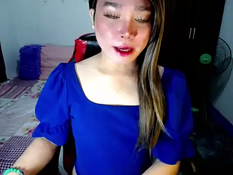 Snapshot of Urassiansweetcummer chatting on October 14, 2:12 am Urassiansweetcummer online show from October 14, 2:12 am