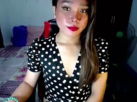 Snapshot of Urassiansweetcummer chatting on October 17, 2:30 pm Urassiansweetcummer online show from October 17, 2:30 pm