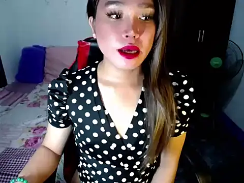 Snapshot of Urassiansweetcummer chatting on October 24, 2:08 am Urassiansweetcummer online show from October 24, 2:08 am