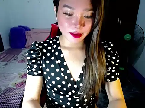 Snapshot of Urassiansweetcummer chatting on October 24, 7:54 pm Urassiansweetcummer online show from October 24, 7:54 pm