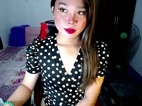 Snapshot of Urassiansweetcummer chatting on October 27, 1:42 am Urassiansweetcummer online show from October 27, 1:42 am