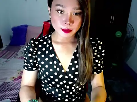 Snapshot of Urassiansweetcummer chatting on October 28, 1:42 am Urassiansweetcummer online show from October 28, 1:42 am