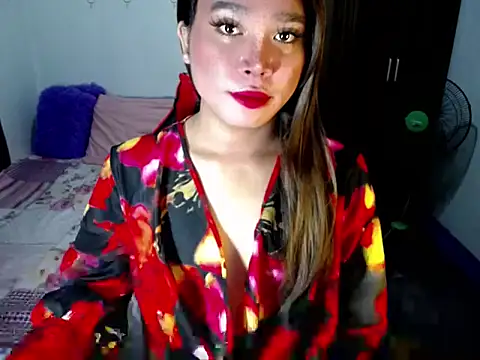 Snapshot of Urassiansweetcummer chatting on October 29, 2:03 am Urassiansweetcummer online show from October 29, 2:03 am