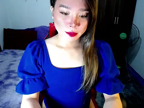 Snapshot of Urassiansweetcummer chatting on October 31, 12:33 am Urassiansweetcummer online show from October 31, 12:33 am