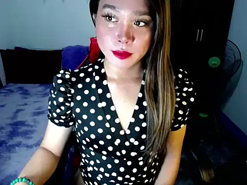 Snapshot of Urassiansweetcummer chatting on November 1, 1:51 am Urassiansweetcummer online show from November 1, 1:51 am