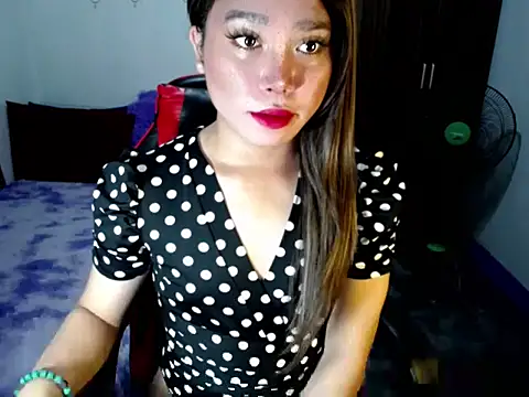 Snapshot of Urassiansweetcummer chatting on November 2, 1:08 am Urassiansweetcummer online show from November 2, 1:08 am