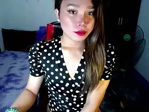 Snapshot of Urassiansweetcummer chatting on November 3, 2:13 am Urassiansweetcummer online show from November 3, 2:13 am