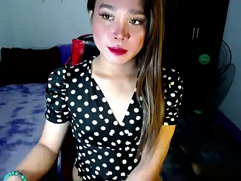 Snapshot of Urassiansweetcummer chatting on November 8, 2:12 am Urassiansweetcummer online show from November 8, 2:12 am