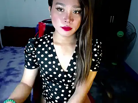 Snapshot of Urassiansweetcummer chatting on November 9, 2:10 am Urassiansweetcummer online show from November 9, 2:10 am