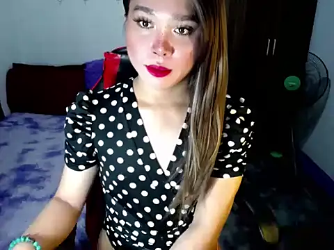 Snapshot of Urassiansweetcummer chatting on November 10, 2:10 am Urassiansweetcummer online show from November 10, 2:10 am