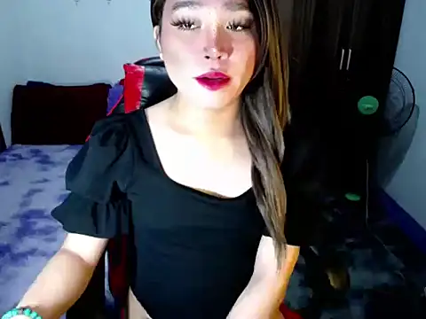 Snapshot of Urassiansweetcummer chatting on November 12, 2:23 am Urassiansweetcummer online show from November 12, 2:23 am