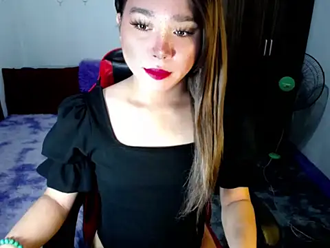 Snapshot of Urassiansweetcummer chatting on November 15, 1:47 am Urassiansweetcummer online show from November 15, 1:47 am